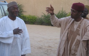 Gouverneur de Diffa et Représentant Chef de Grpmt Peulh de Doutchi Gouverneur de Diffa et Représentant Chef de Grpmt Peulh de Doutchi